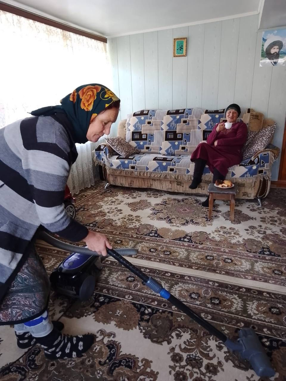 Оказание социально-бытовых услуг социальной работницей Шабановой Майрам.