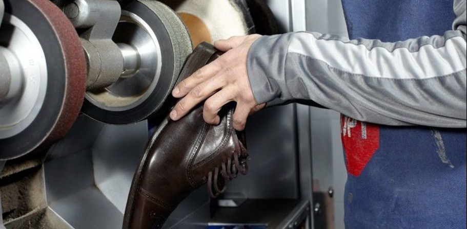 Рашид Ризаев выбрал для себя профессию обувщика и очень этим гордится