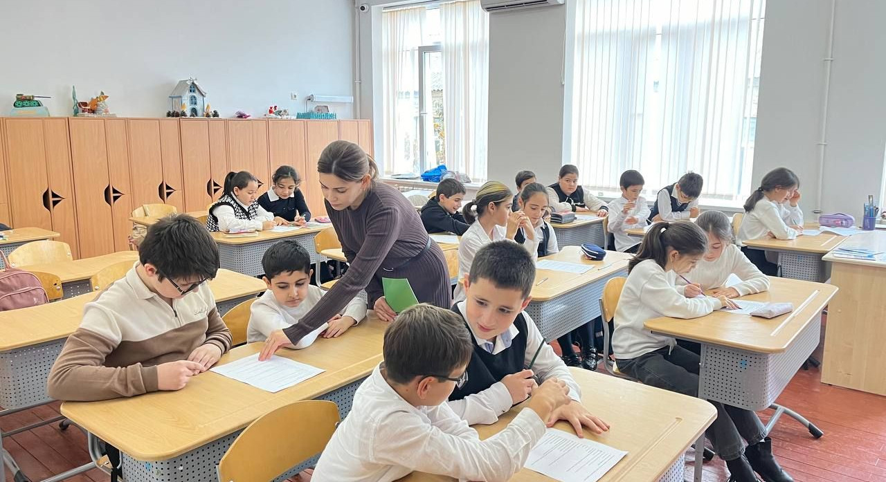 В целях реализации плана мероприятий  по проведению Всероссийского дня правовой помощи детям  в МБОУ СОШ № 8 г.  Дербент юрисконсульт Семейного МФЦ  Абузаева Р.М. провела мероприятие для учеников 4-6 классов