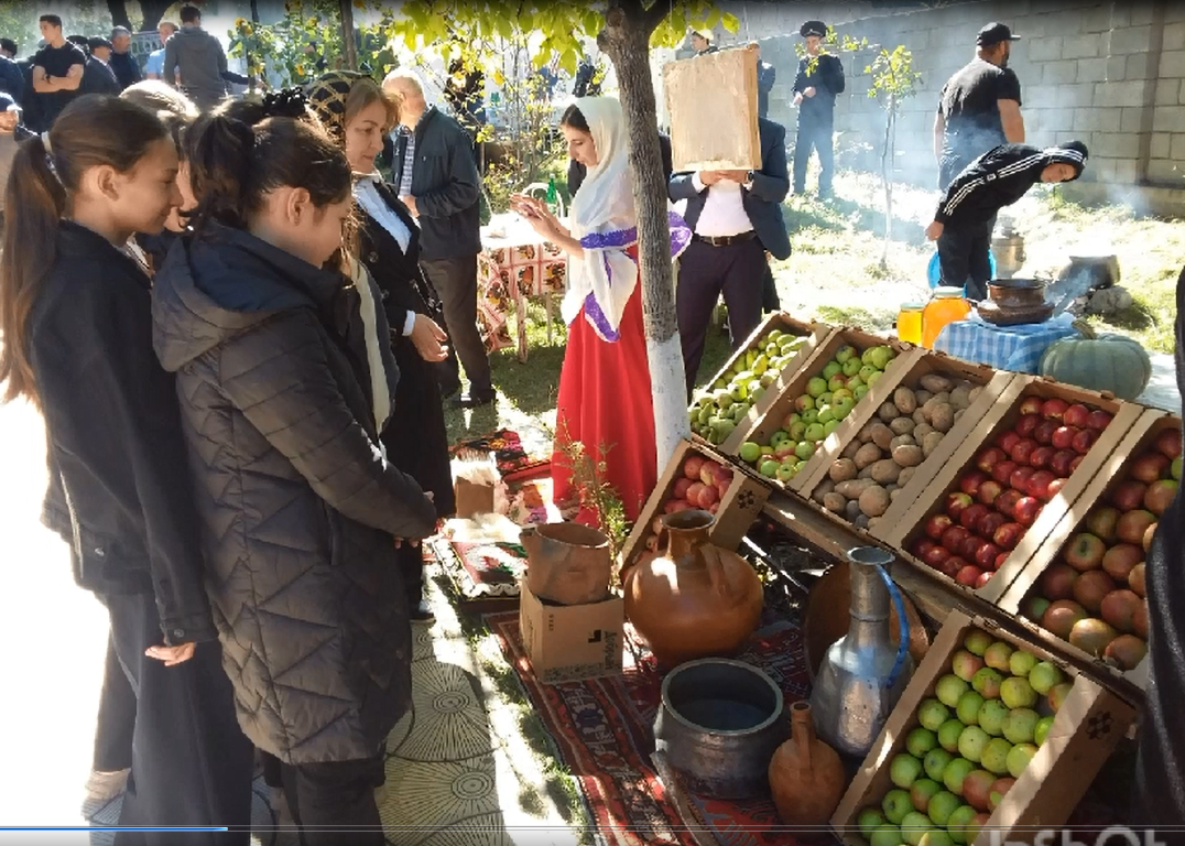 Праздник "День Ахтынских яблок".