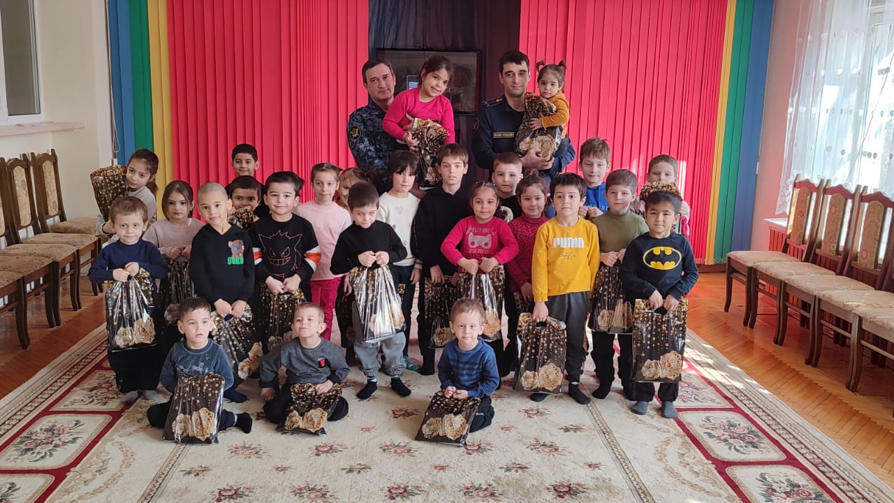 Сотрудники УФСИН России по Республике Дагестан посетили детей Центра