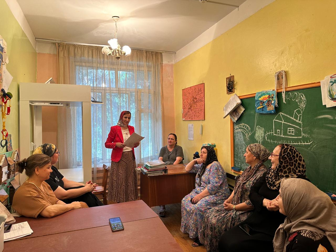 «Социализация: как и зачем рассказывать детям об инвалидности и людях с инвалидностью» — эту тему решили обсудить специалисты по работе с семьёй.