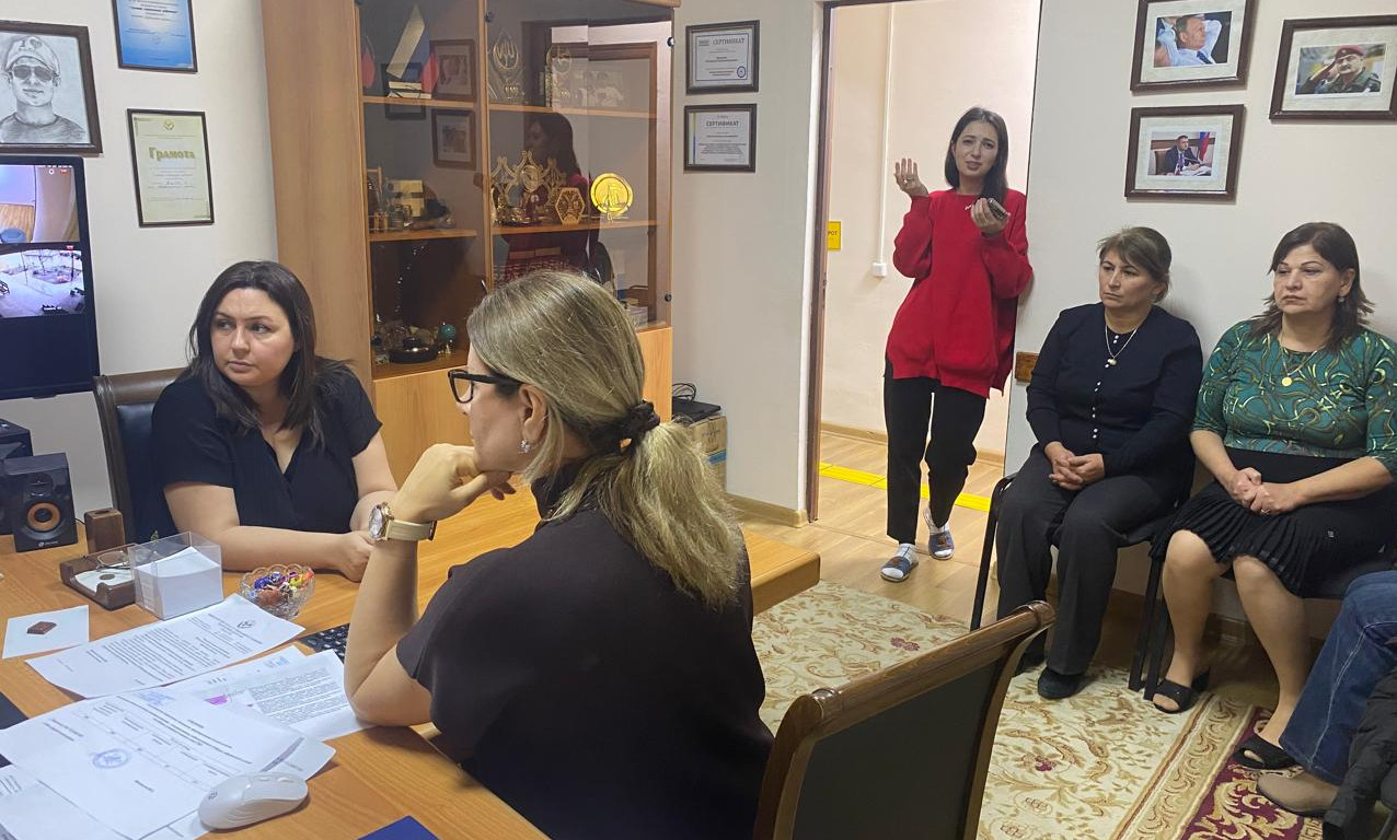 В КЦСОН   "Дербентского района" прошел антикоррупционный семинар.