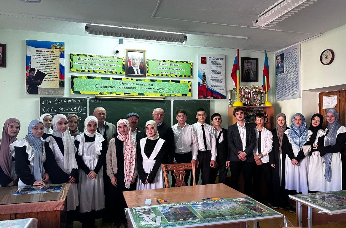 Беседа представителей старшего поколения со школьниками