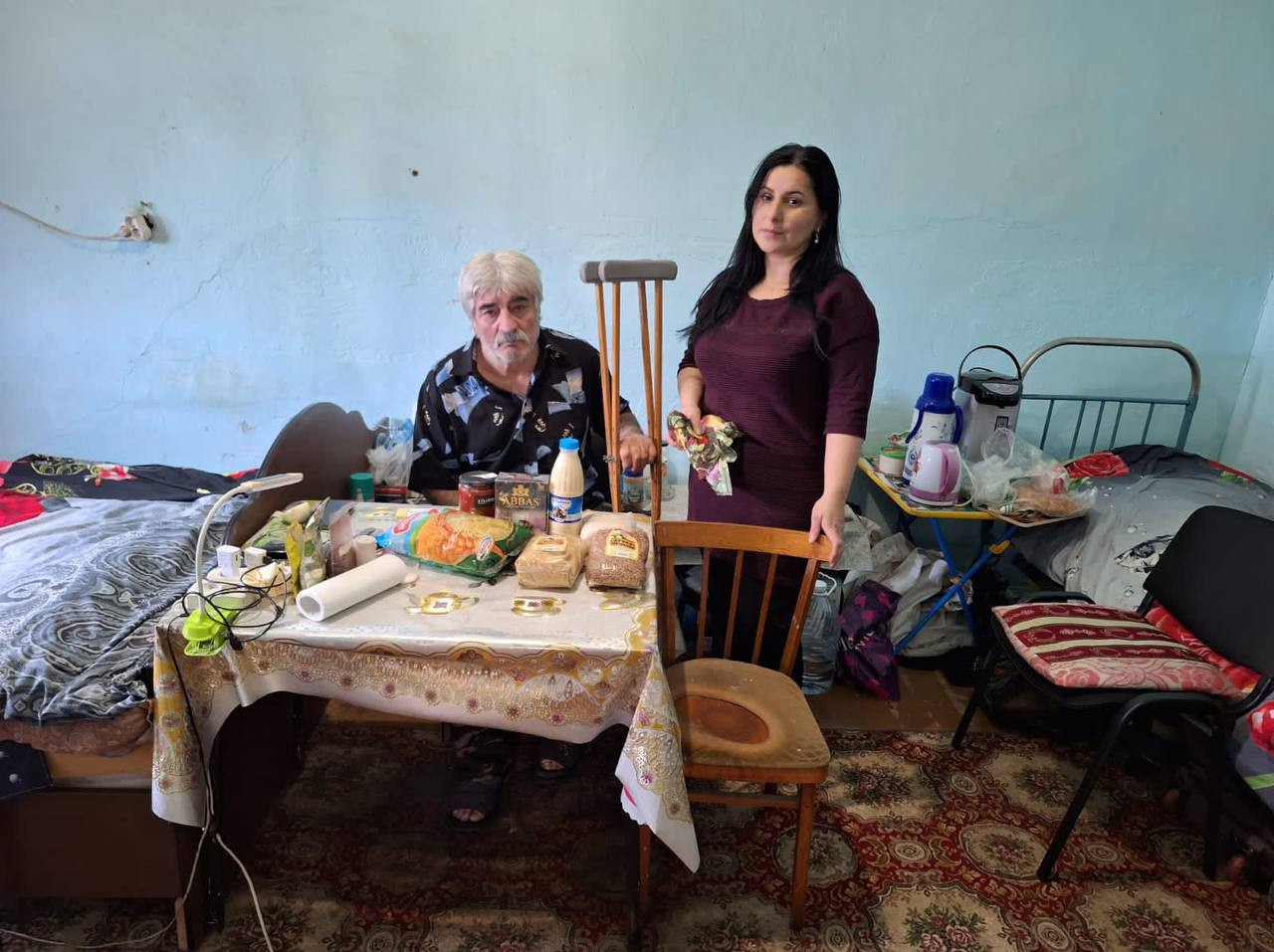 В преддверии Нового года социальные работники посетили и поздравили на дому с наступающим праздником, а также вручили продуктовые наборы нуждающимся пожилым людям от Б/Ф "Ахли-Бейт"