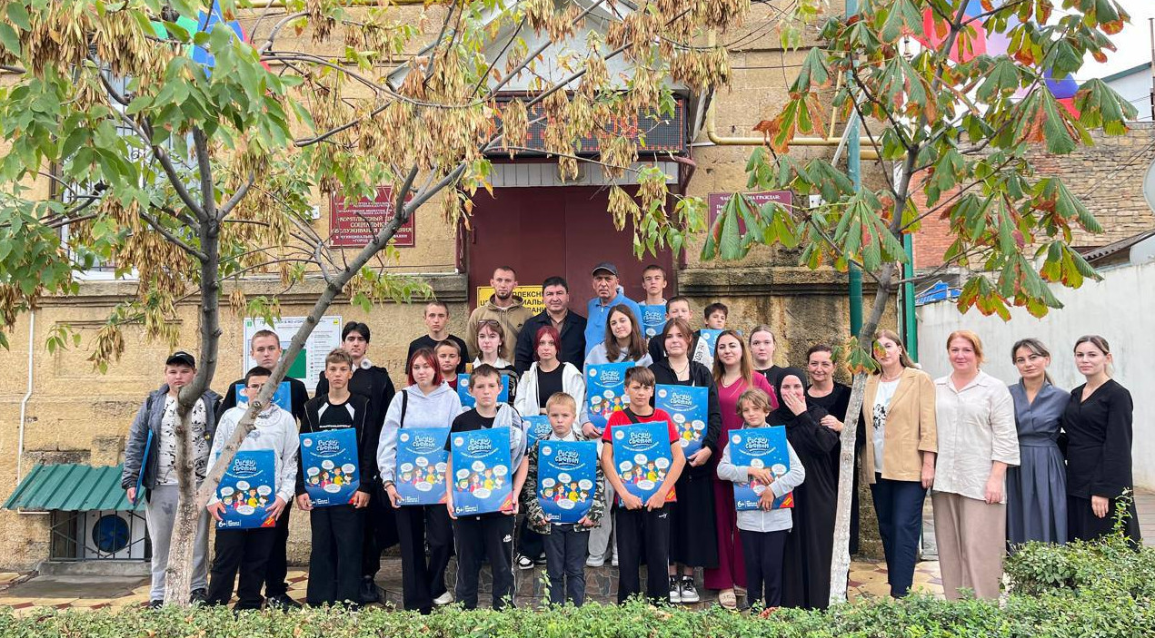 Школьники, прибывшие в Дербент из Белгородской области, встретились с участником СВО Ренатом Ханмагомедовым