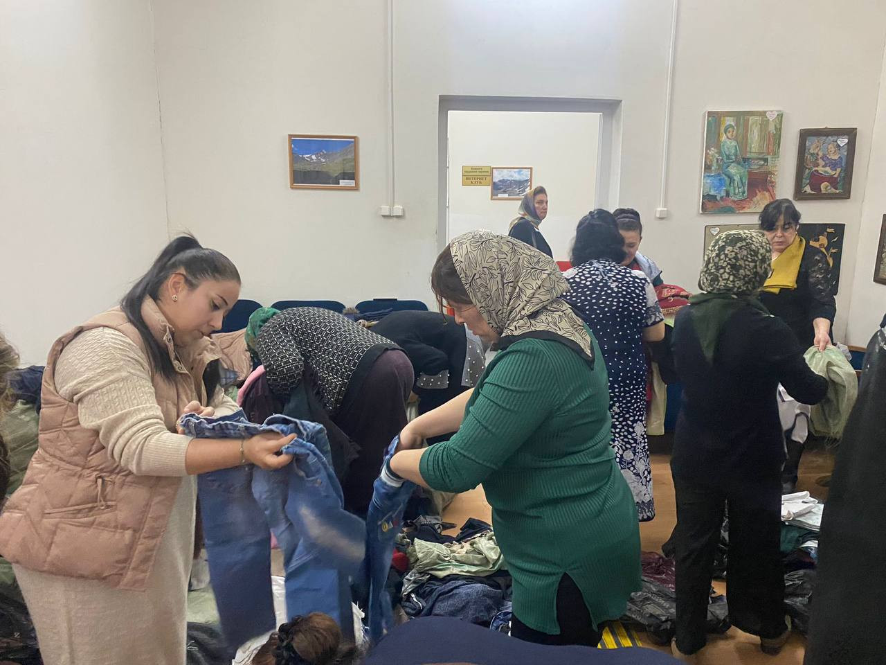 С наступлением осенней непогоды участились обращения малоимущих граждан за материальной помощью.