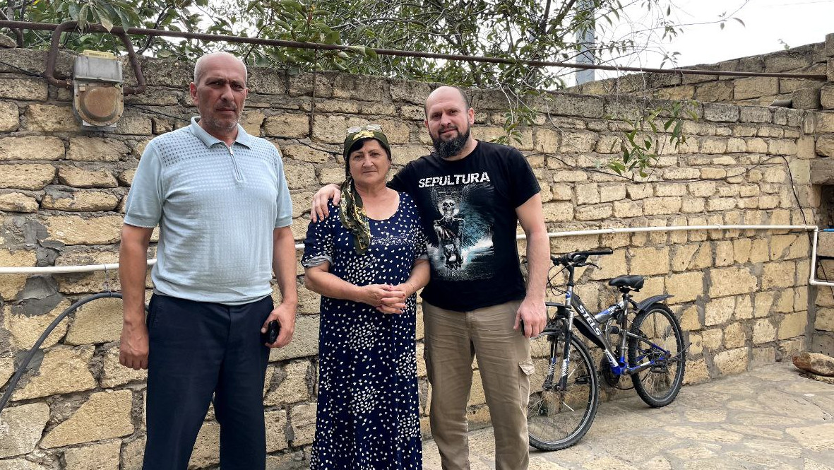 Директор Комплексного центра социального обслуживания населения г. Дербент Т.Саругланов в очередной раз посетил семью участника СВО Эльдара Бабаева.