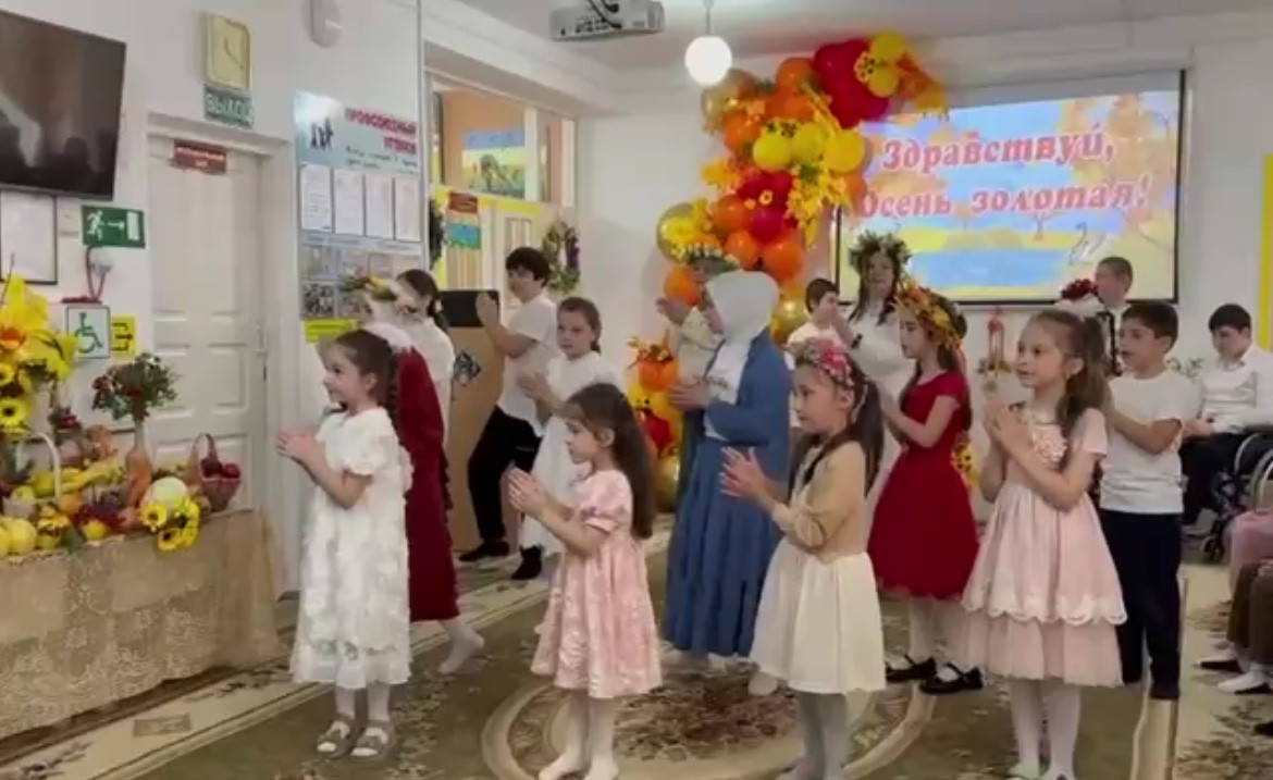 Поздравление и.о.директора ГБУ РД КЦСОН в МО "Агульский район"  Гаджи Шабанова  с 35-летием вывода советских войск из Афганистана.