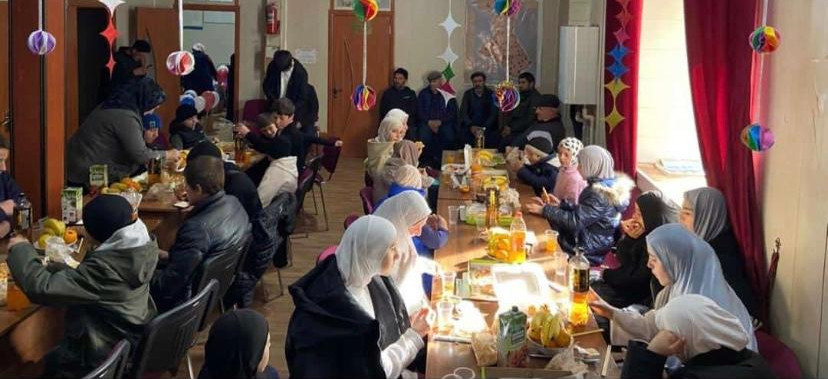 В Цунтинском районе работники Центра соцобслуживания совместно с фондом «Инсан» организовали встречу для поддержки детей-сирот