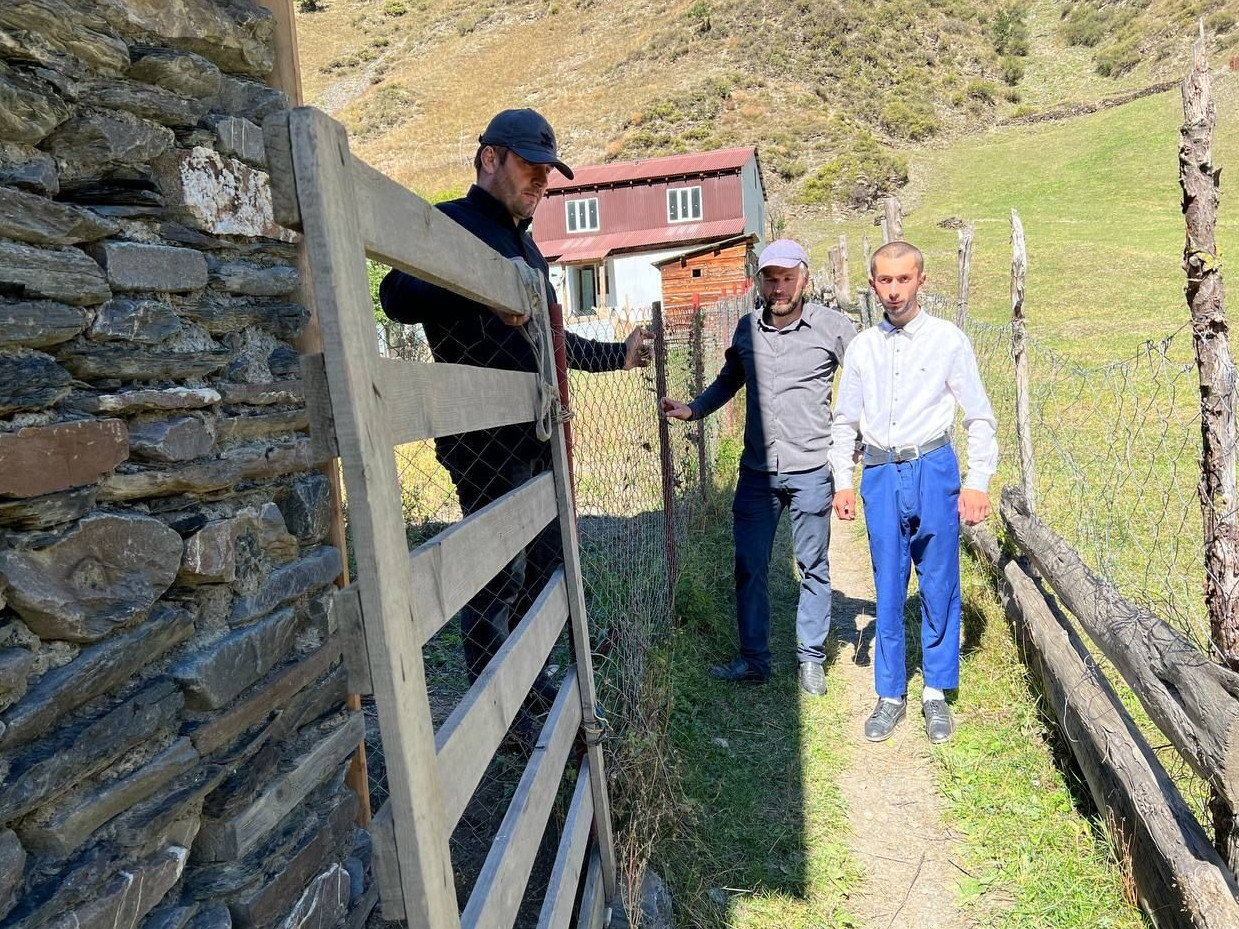 Мобильное формирование сотрудников Центра социального обслуживания населения Цунтинского района оказала помощь получателям социальных услуг..