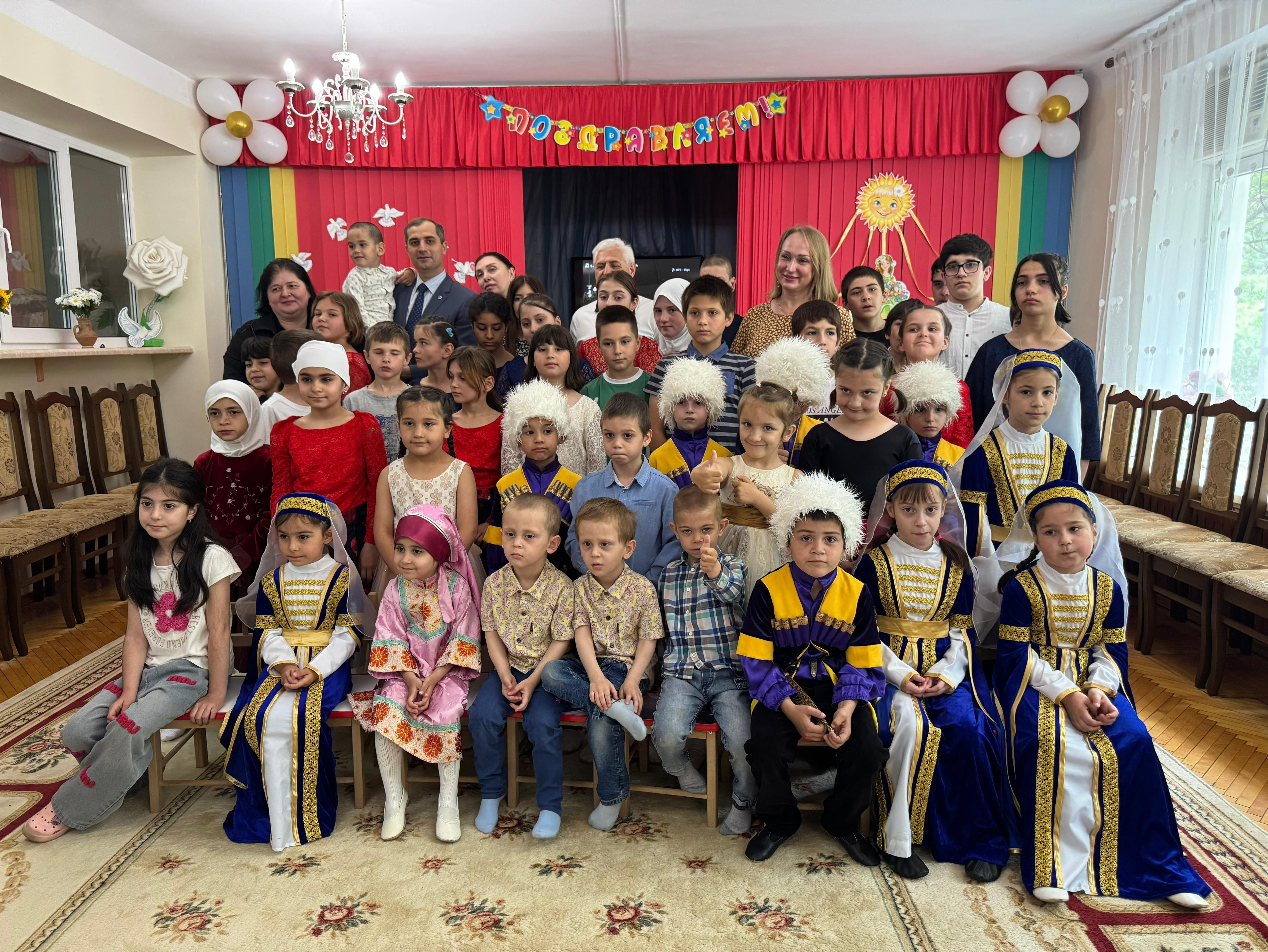 Депутаты Советского района города Махачкалы посетили воспитанников Центра с  акцией «Собери ребенка в школу»