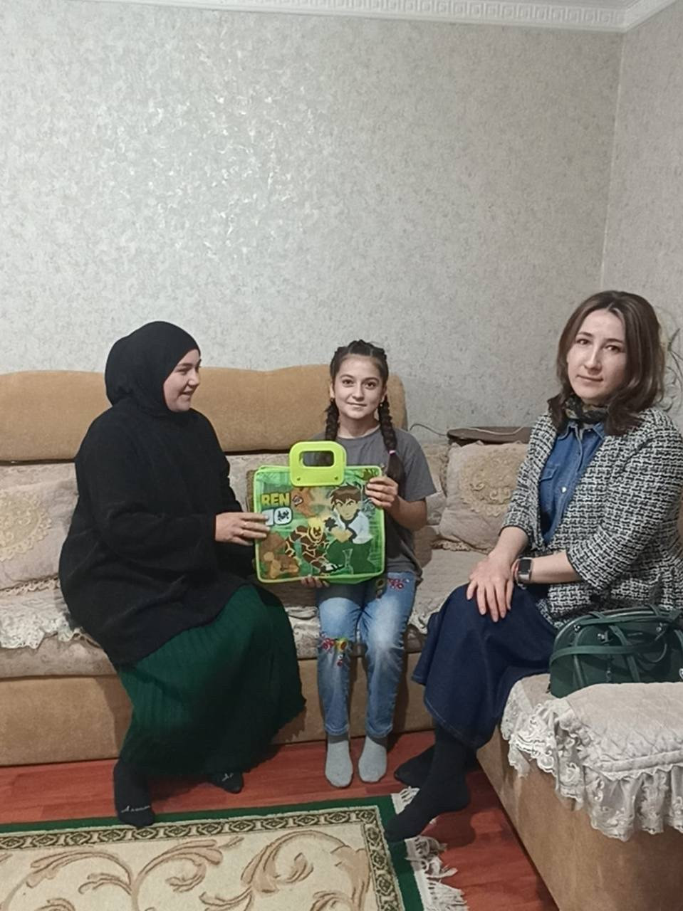 Сотрудники КЦСОН Агульского района выехали в с. Дулдуг для предоставления социально-правовых и социально-психологических услуг малоимущим и многодетным семьям с несовершеннолетними детьми и детьми-инвалидами