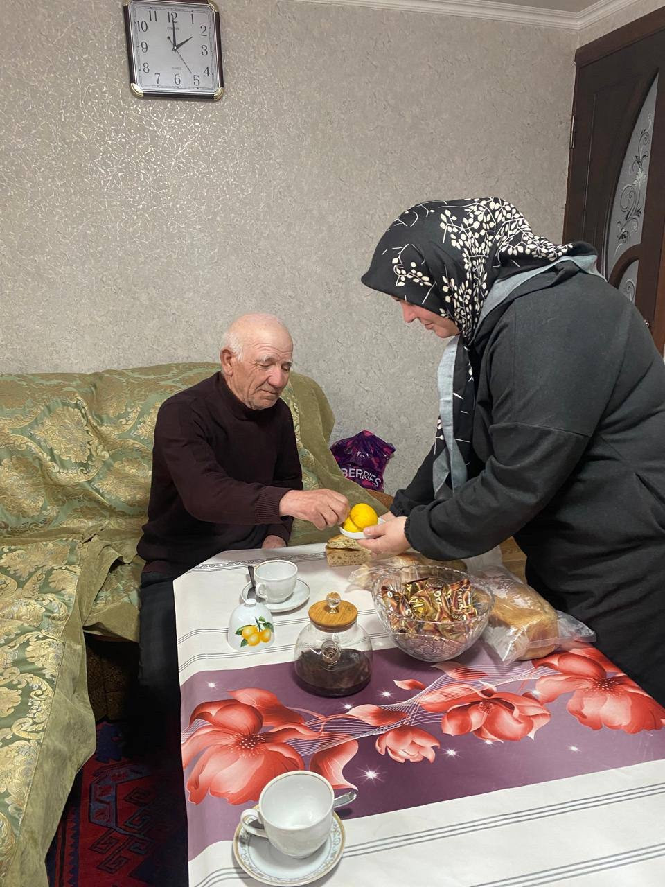 Оказание социально-бытовых услуг социальными работниками отделения социального обслуживания граждан пожилого возраста и  инвалидов на дому №1 КЦСОН Агульского района.