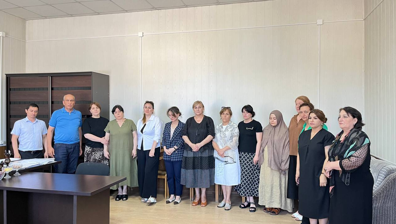 Почтили минутой молчания память жертв в результате террористических актов, которые произошли 23 июня в Махачкале и Дербенте.