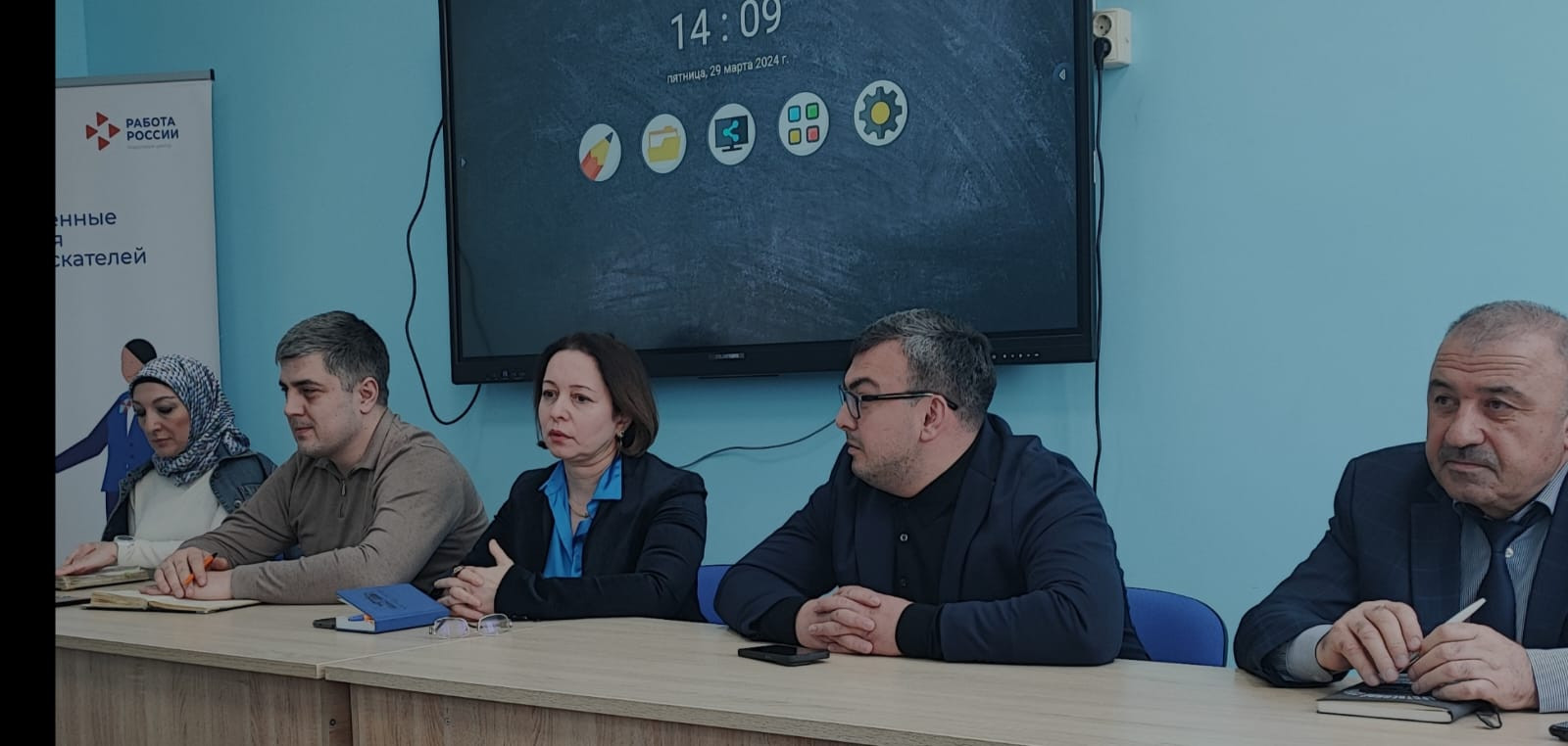 Под руководством статс-секретаря – заместителя министра труда Магомедзагида Кихасурова прошло очередное заседание оргкомитета по проведению в Дагестане Всероссийской ярмарки трудоустройства «Работа России. Время возможностей».