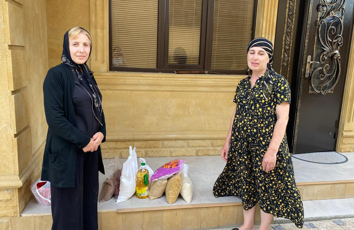 В дни празднования Курбан байрам работники комплексного центра социального обслуживания населения Дербентского района посетили семьи погибших в СВО военнослужащих и малоимущие семьи.