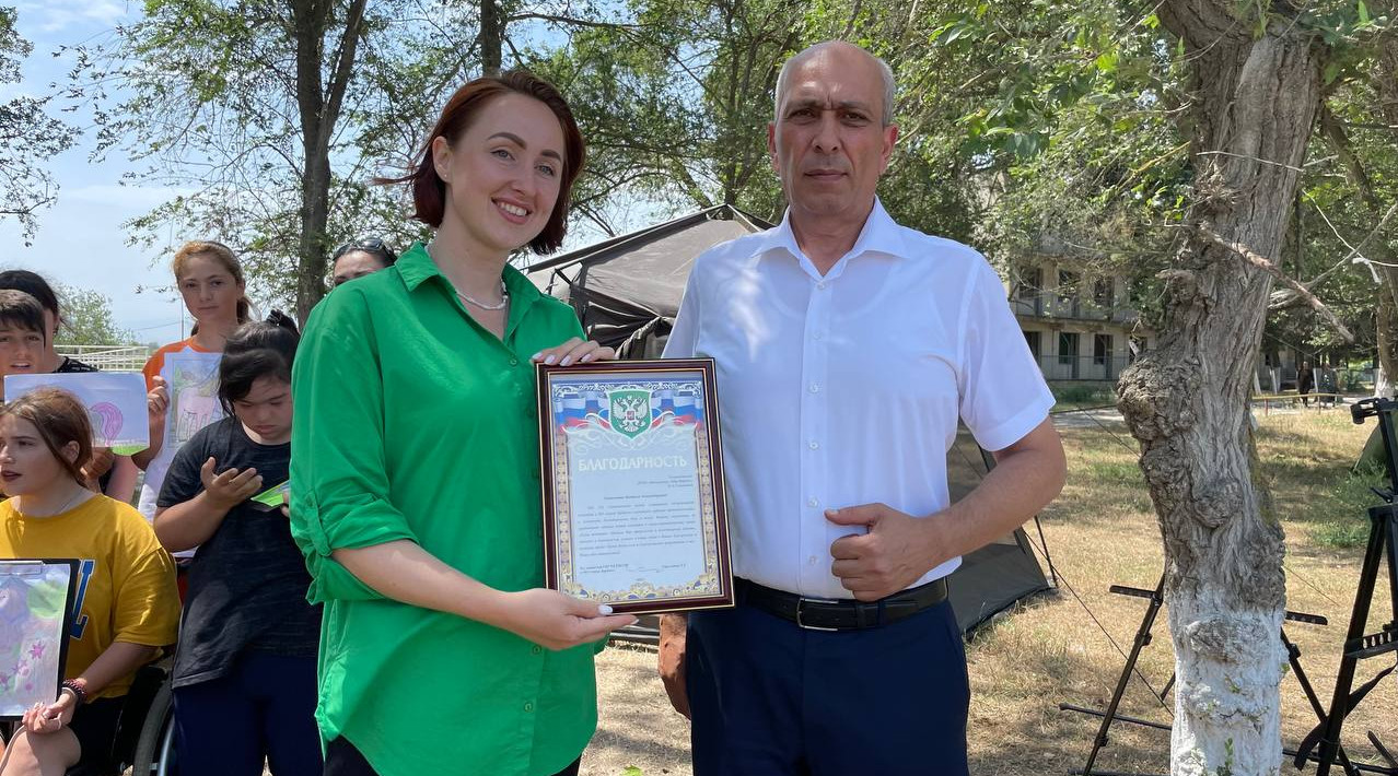 И.о. директора Комплексного центра социального обслуживания населения «города Дербент» Саругланов Теймур лично посетил конно-туристический лагерь «Путь всадника», где пребывают на отдыхе дети инвалиды, состоящие на учете в Центре.