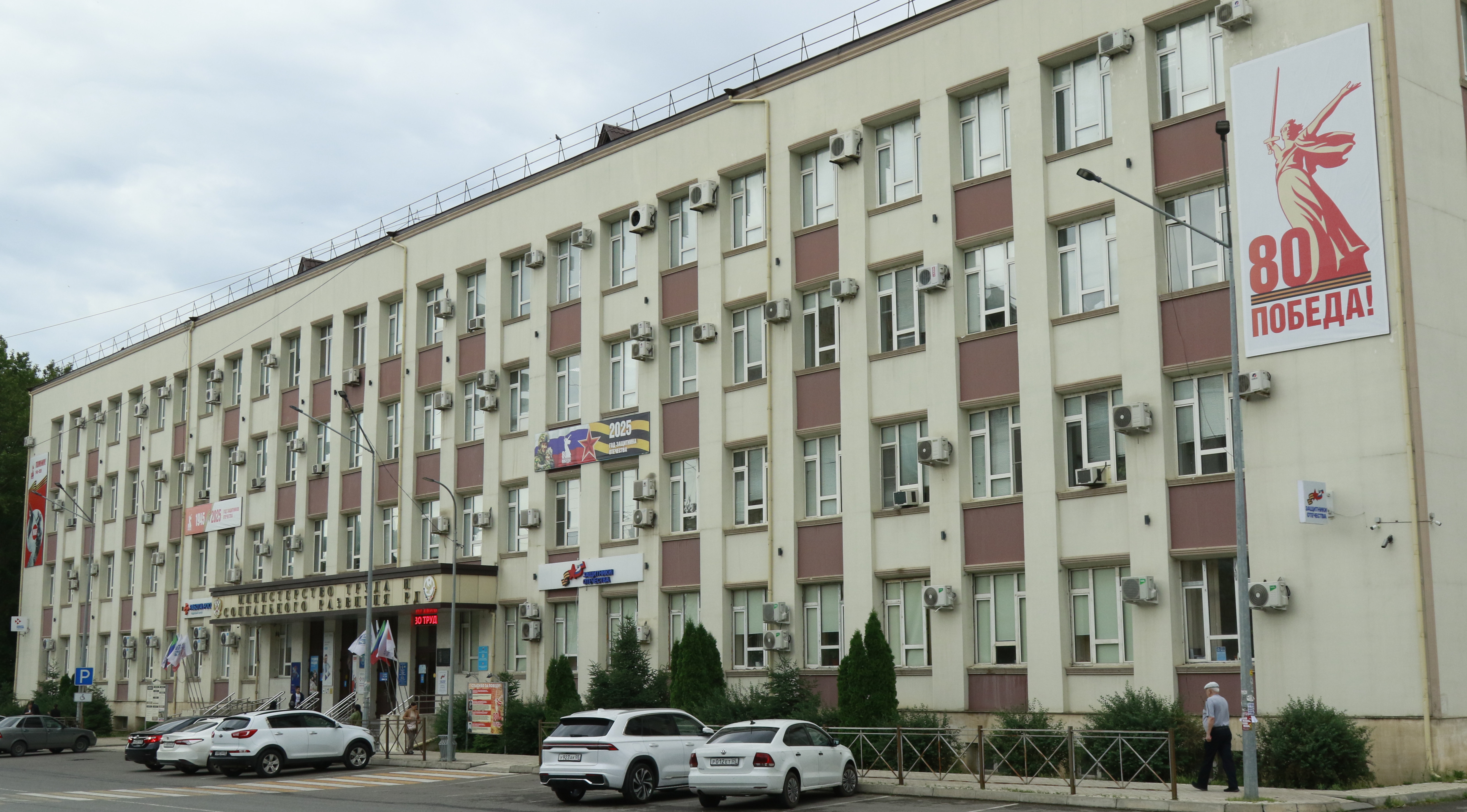 Минтруд РД напоминает многодетным нуждающимся семьям о праве получения автотранспорта