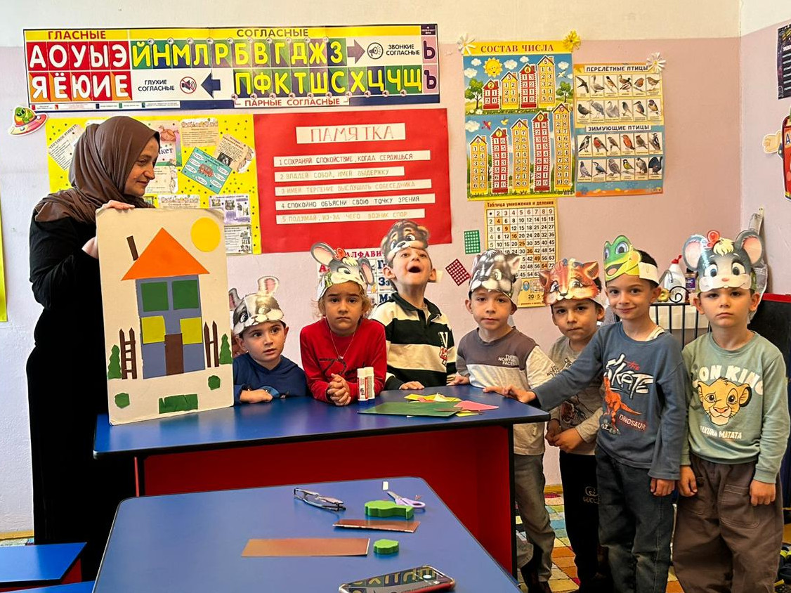 «Аппликация и сказкотерапия как способ терапии: увлекательное занятие для детей».