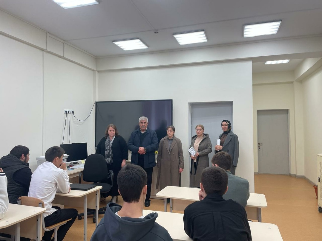 Встреча с учащимися 9-10 классов Ахтынской СОШ 3, на тему "Личная безопасность" с элементами викторины.