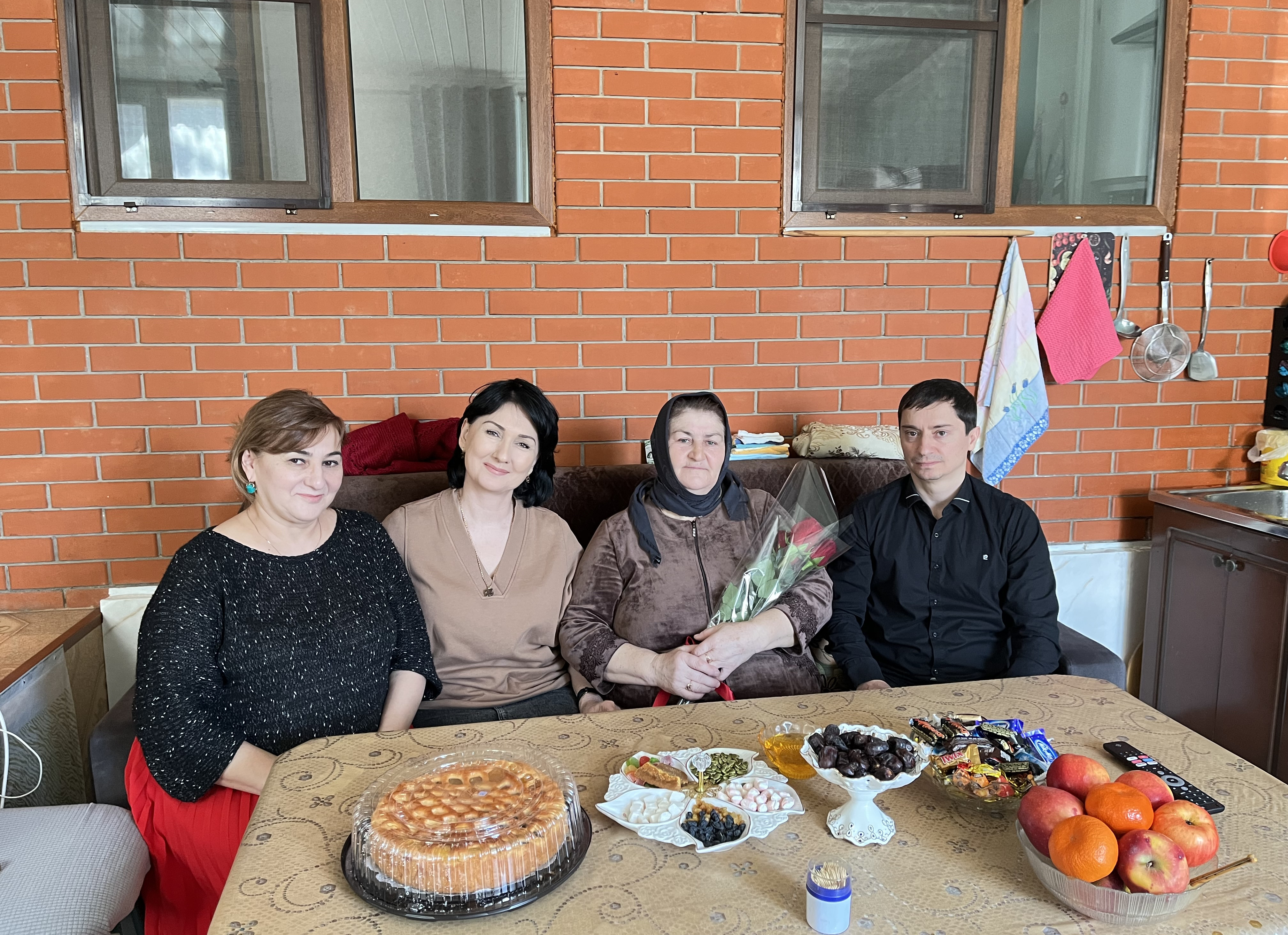 Сегодня, 31 июля 2023 г. для детишек, состоящих на учете в Комплексном центре социального обслуживания населения г. Дербент была организована экскурсия на главную достопримечательность города - на крепость Нарын – Кала.