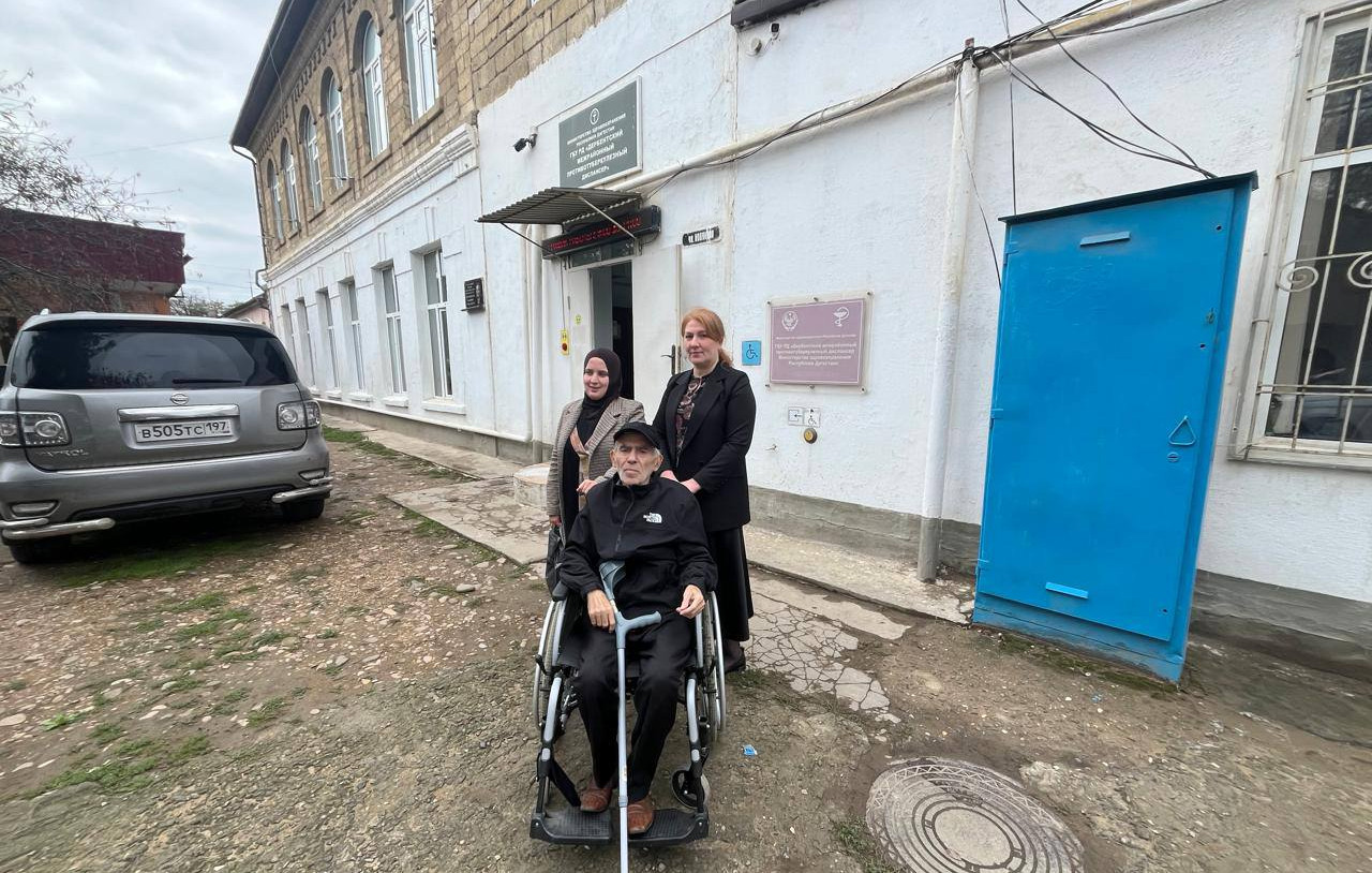 17 октября в ГБУ РД КЦСОН в МО «город Дербент» обратился житель города для определения его в дом-интернат для престарелых и инвалидов г. Дербент.