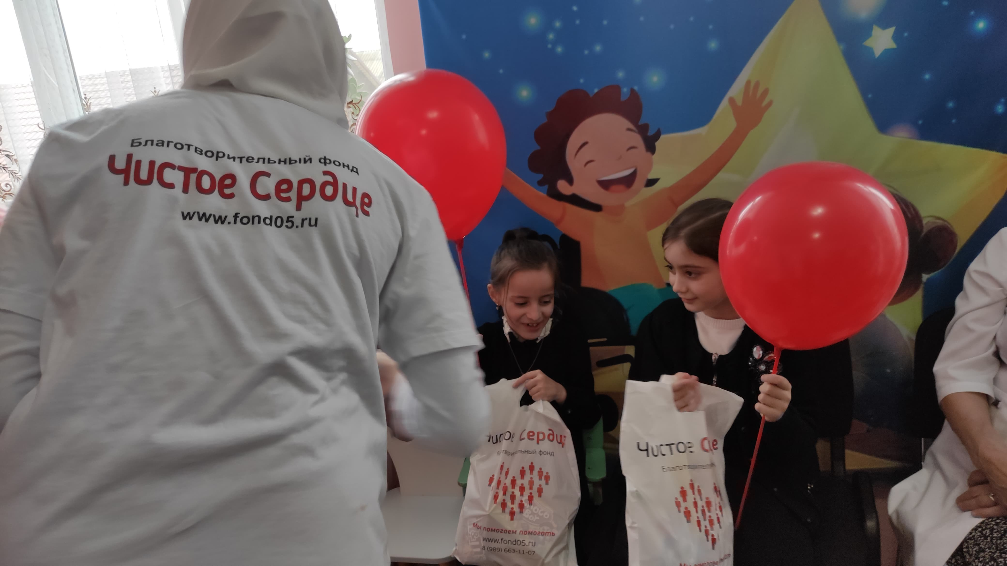 Благотворительный фонд "Чистое серрдце" провел акцию «Чудеса существуют» для детей с ОВЗ Казбековского Реабилитационного центра