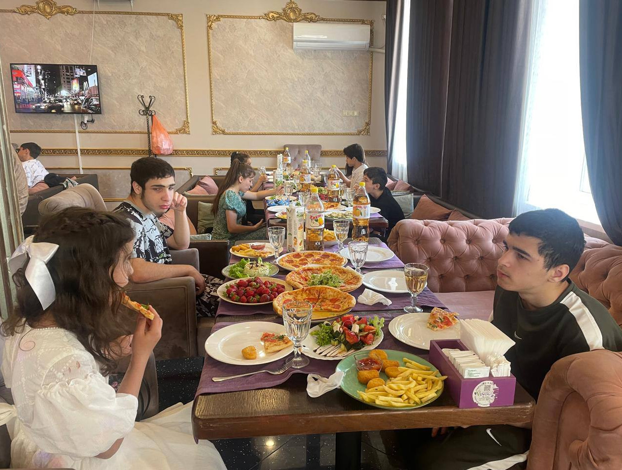 День защиты детей отметили в уютном ресторане "Виноград"