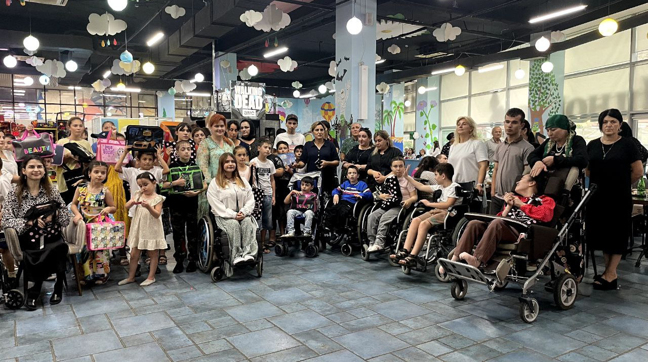 ⚡️ 29 августа 2023 г., дети состоящие на учете в Комплексном центре социального обслуживания населения г. Дербента, приняли участие в мероприятии посвященное началу учебного года, проводимой БФ "Живая мечта".