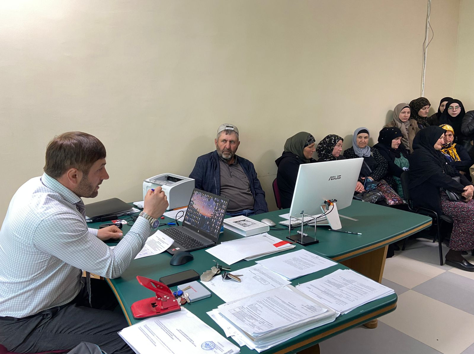 Совещание с социальными работниками!