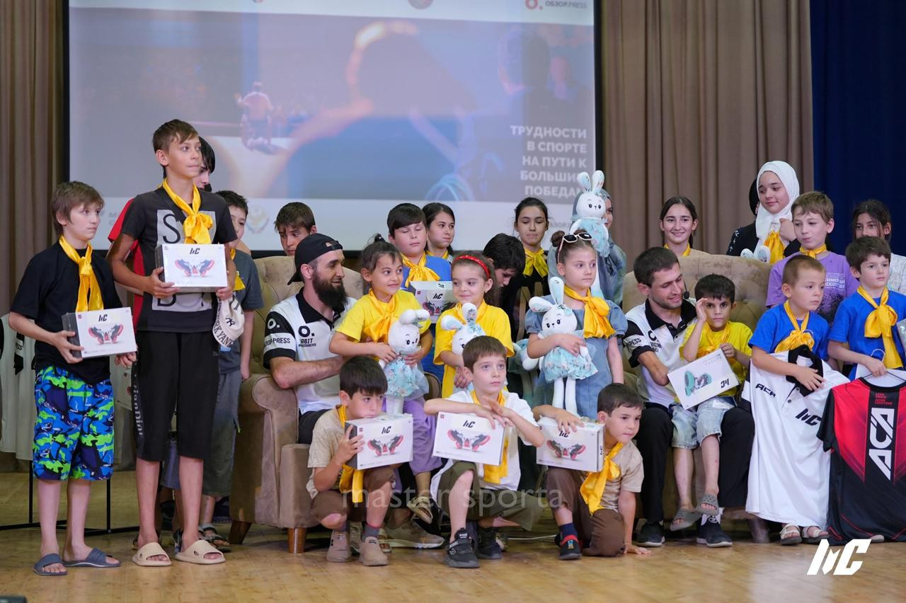 30 июля воспитанники центра приняли участиев семинаре-диалоге: "Трудности в спорте на пути к большим победам"