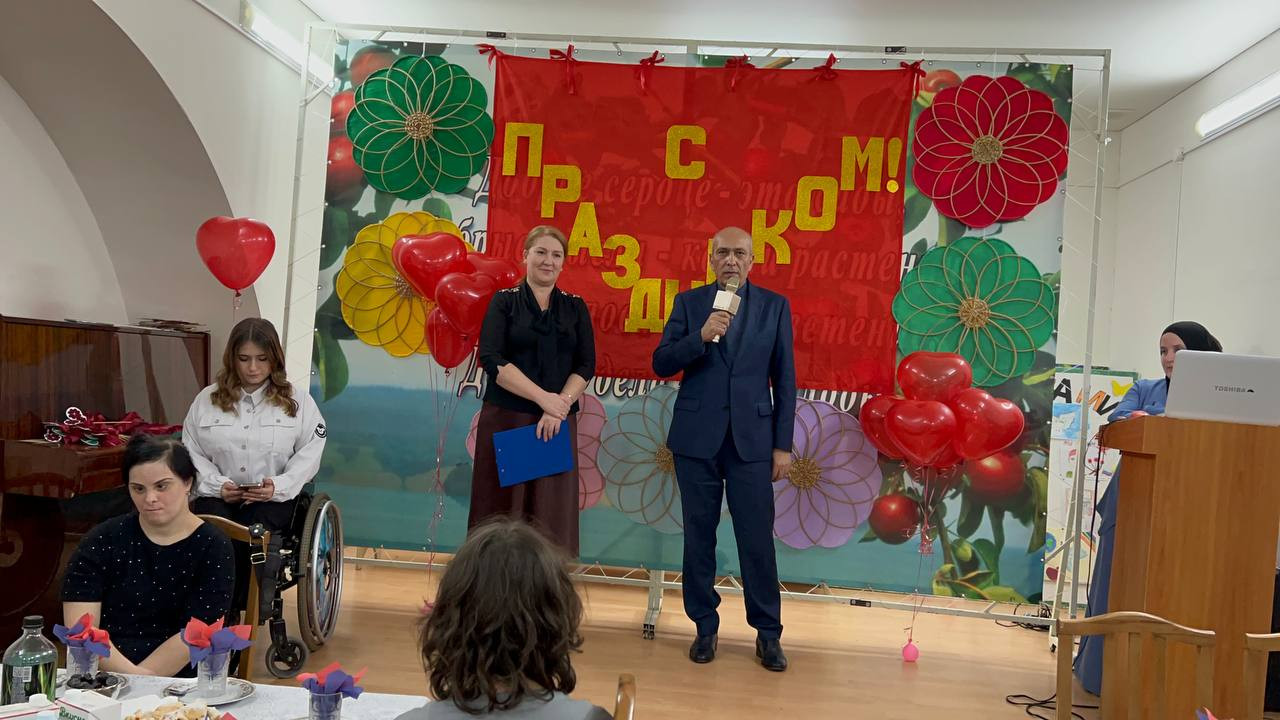 24 ноября, в  преддверии самого нежного и трогательного праздника – Дня матери, в Комплексном центре социального обслуживания населения г.Дербента состоялось праздничное мероприятие под названием «Мамино сердце-начало начал»