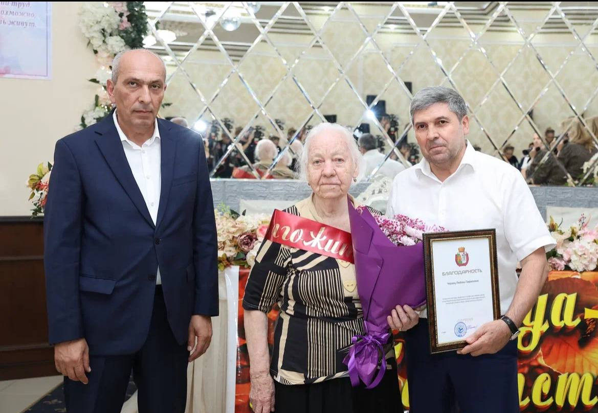 1 октября, ГБУ РД КЦСОН г. Дербент провели благотворительное праздничное мероприятие,посвященное Международному дню пожилых людей в банкетном зале «Марракеш»