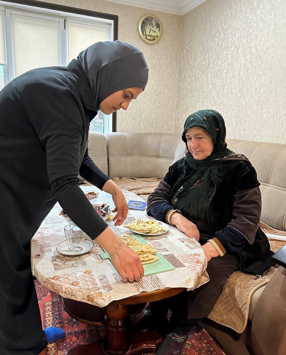 Рабочие будни социальных работников- это протянутая рука помощи, доброе слово и милосердный поступок