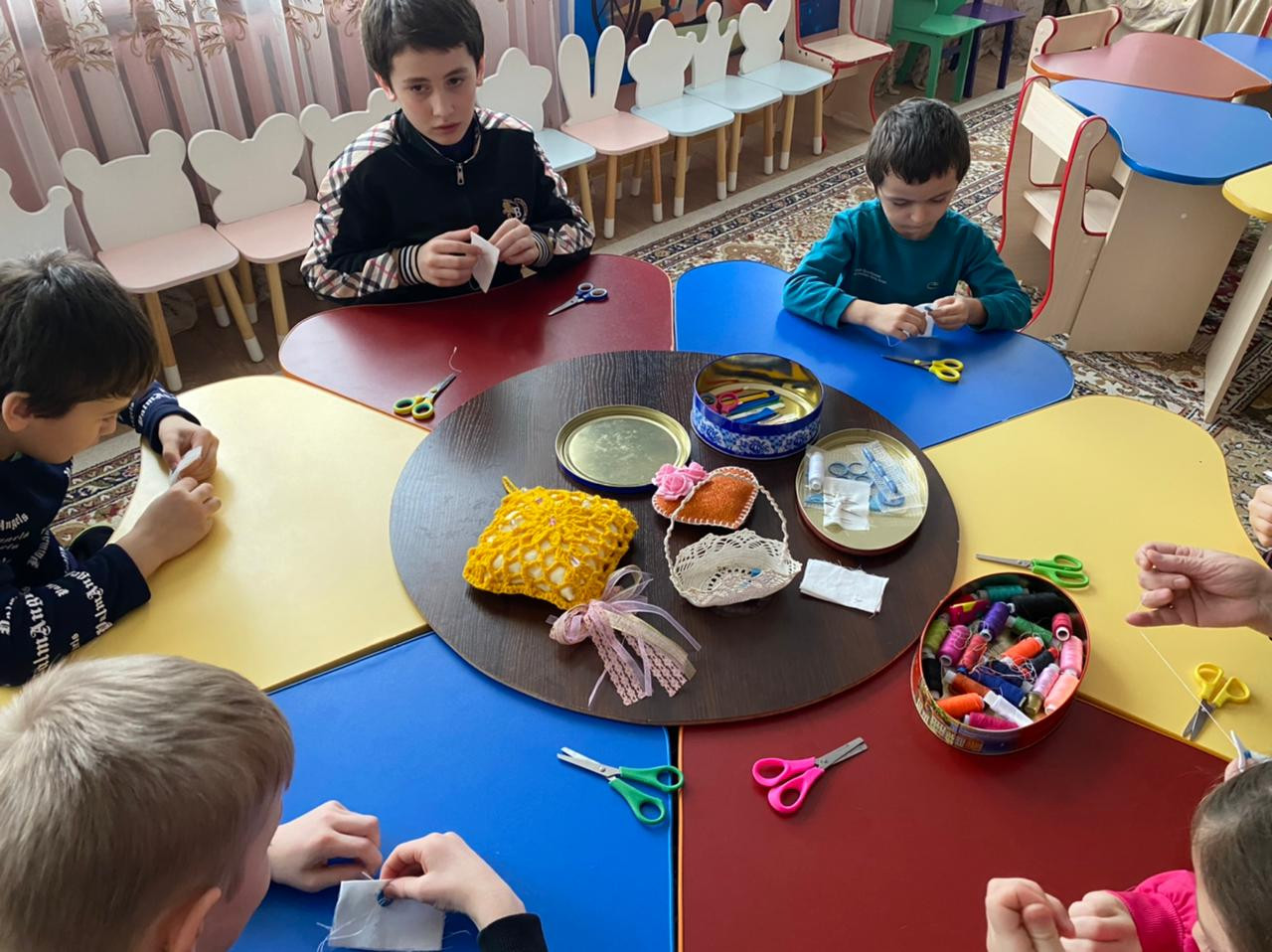 Для детей с ОВЗ провели мастер-класс на тему "Волшебная иголочка"