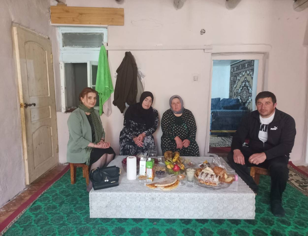 Сотрудники КЦСОН Агульского района посетили на дому семьи участников СВО