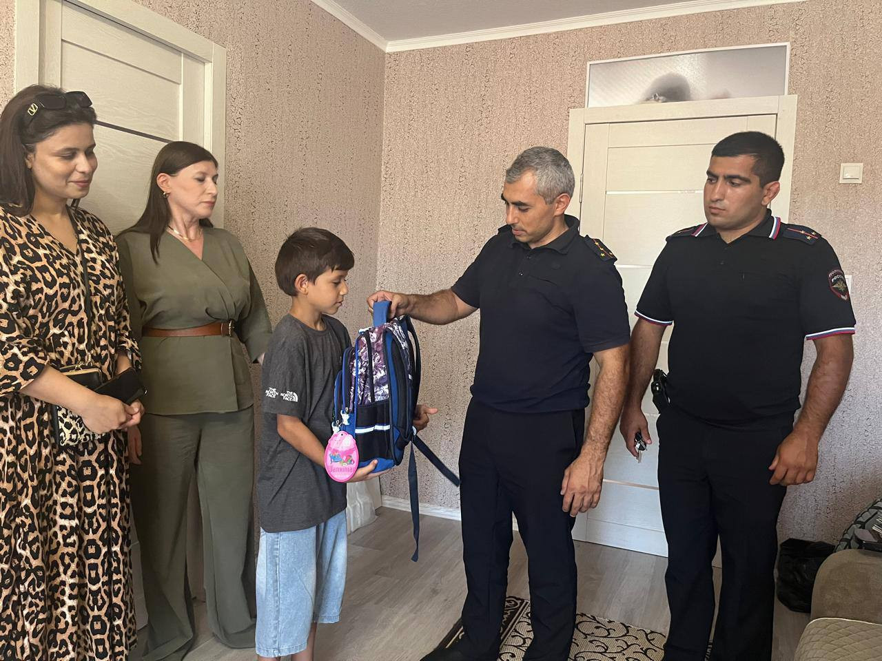 В Комплексном центре социального обслуживания населения г. Дербент продолжается добрая акция «Единой России» «Собери ребёнка в школу»