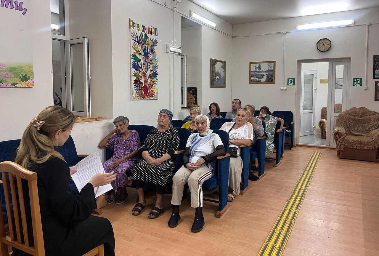 Юрисконсульт Абузаева Р.М. провела беседу-консультирование на тему: «Из чего складывается наследство. Очередь наследования» с подопечными дневного отделения