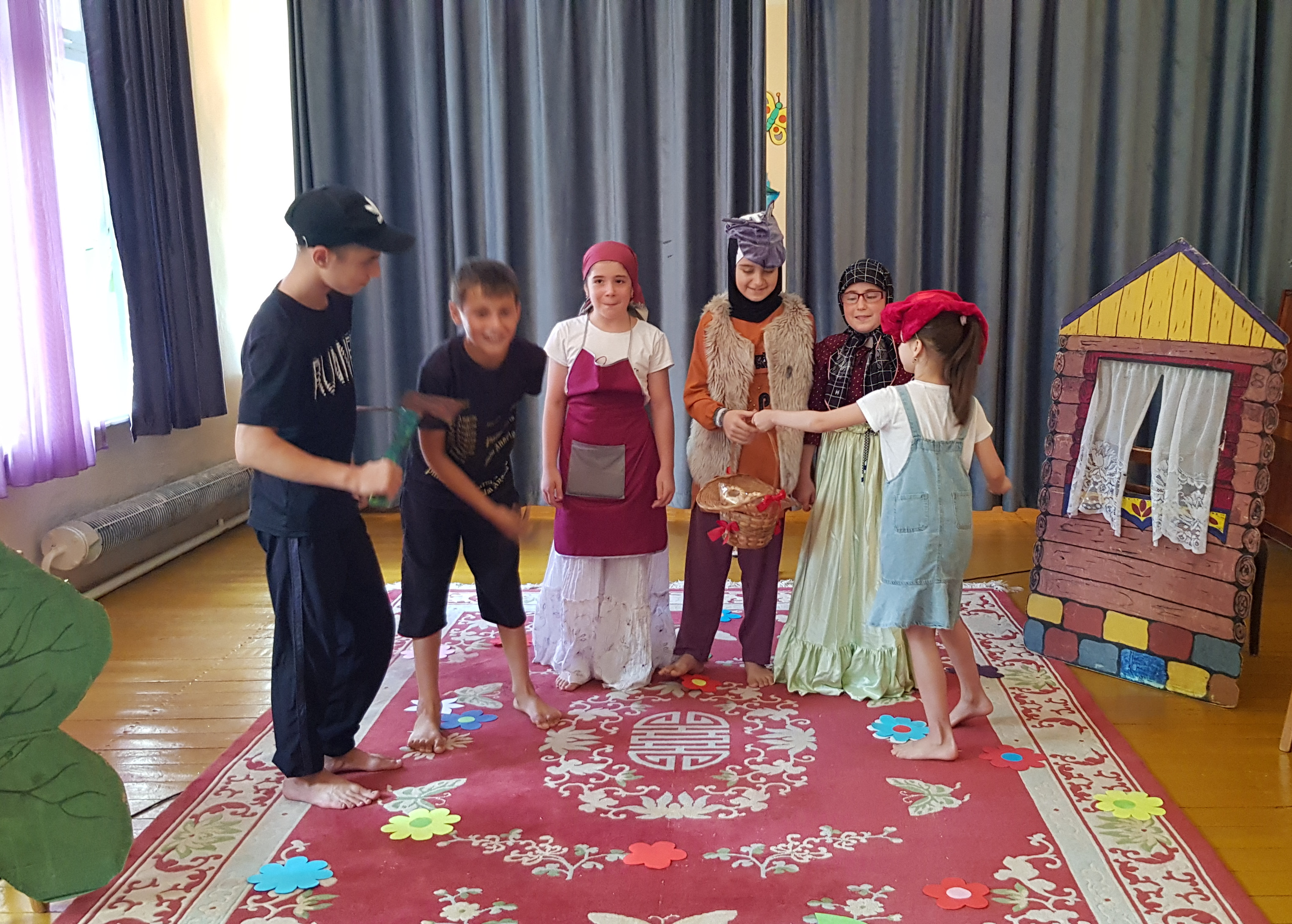 Инсценировка сказки "Красная шапочка".