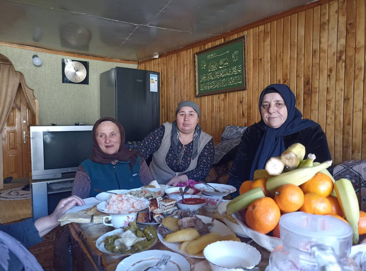 подопечные были приглашены на праздничный обед.