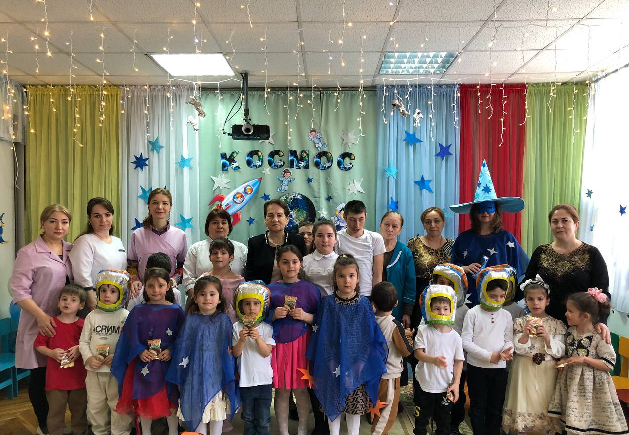 День космонавтики - важное событие в жизни нашей страны, который празднуется 12 апреля.