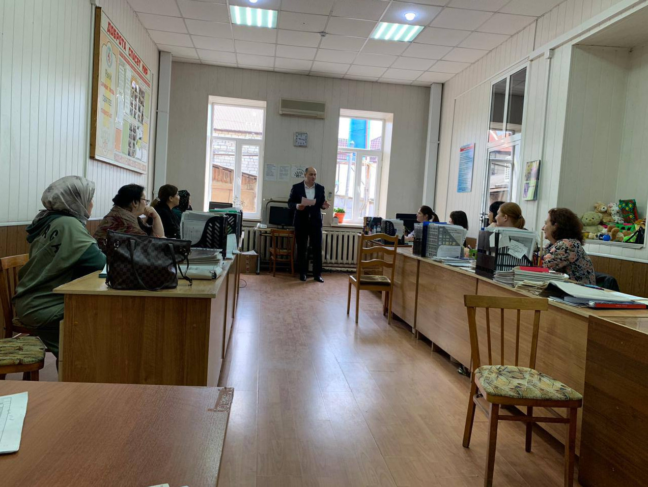 2 мая заместитель директора Касумов Э.Б. провел очередной еженедельный инструктаж по антитеррористической безопасности.