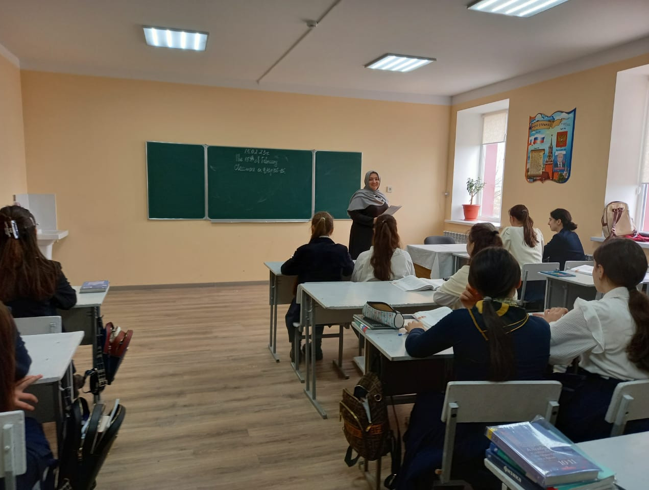 15.02.2023г. Специалист по работе с семьей  ГБУ РД КЦСОН  в МО «Левашинский район» Каймаразова З.К. провела лекцию на тему   «Формы и методы профилактики дезадаптации несовершеннолетнних» в Левашинской средней школе#2 среди 10 классов.