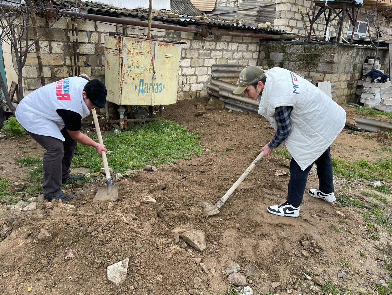 1 февраля студентами волонтерского корпуса "Молодая гвардия "и "Молодёжного парламента "совместно со специалистами КЦСОН оказана помощь матери мобилизованного участника СВО.