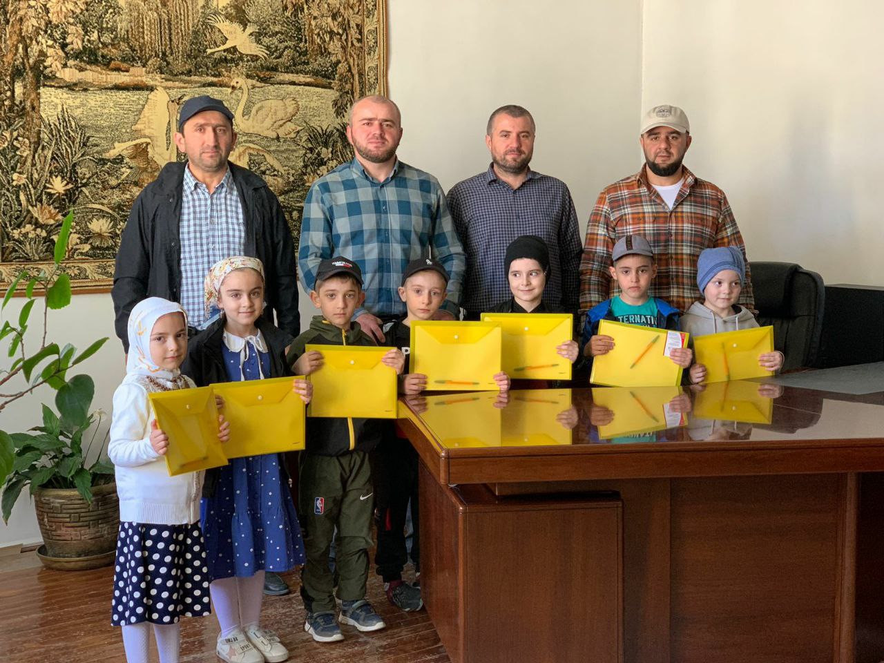 ВСТРЕТИЛИ ЮНЫХ ГОСТЕЙ