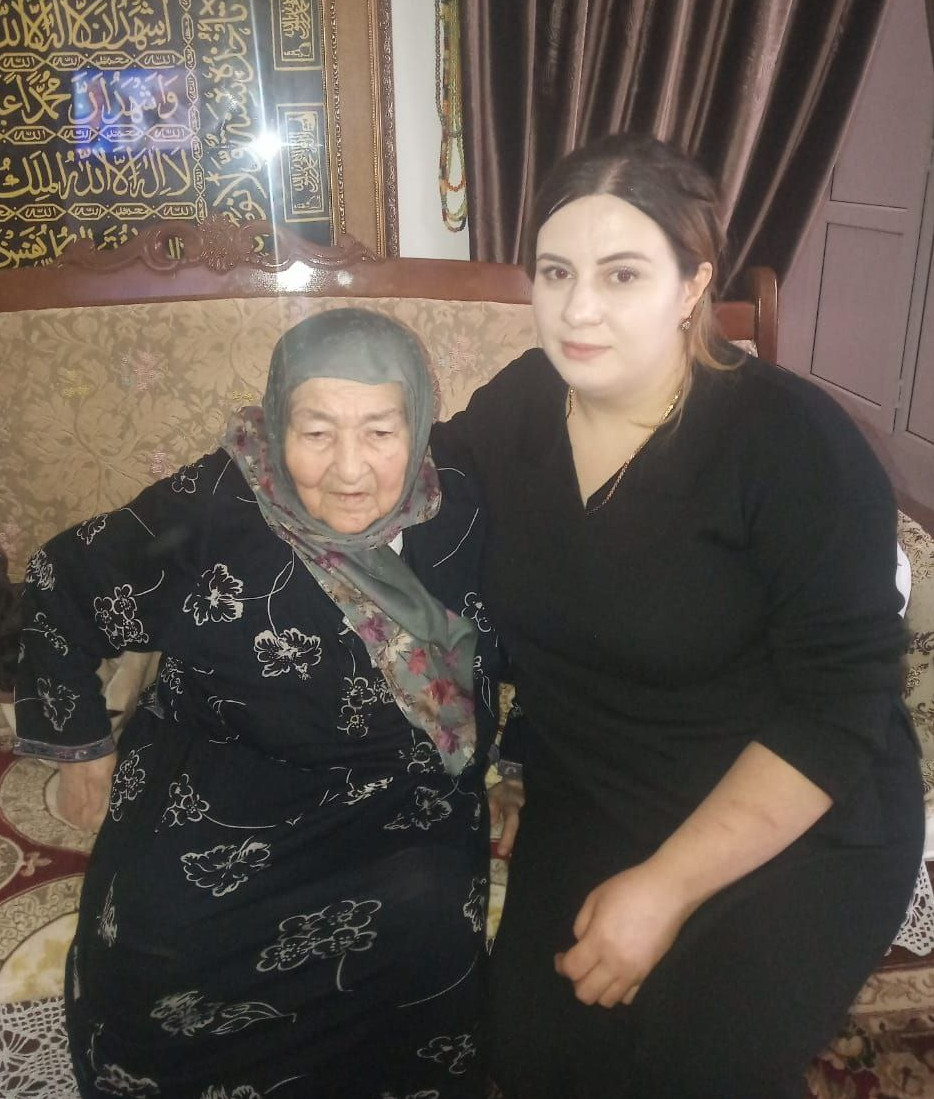 В обязанности социального относятся.