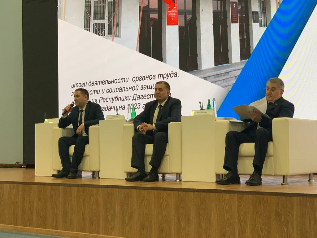 В Историческом парке «Россия – Моя История» проходит расширенное заседание коллегии Министерства труда и социального развития РД под руководством вице-премьера РД Абдурахмана Махмудова.