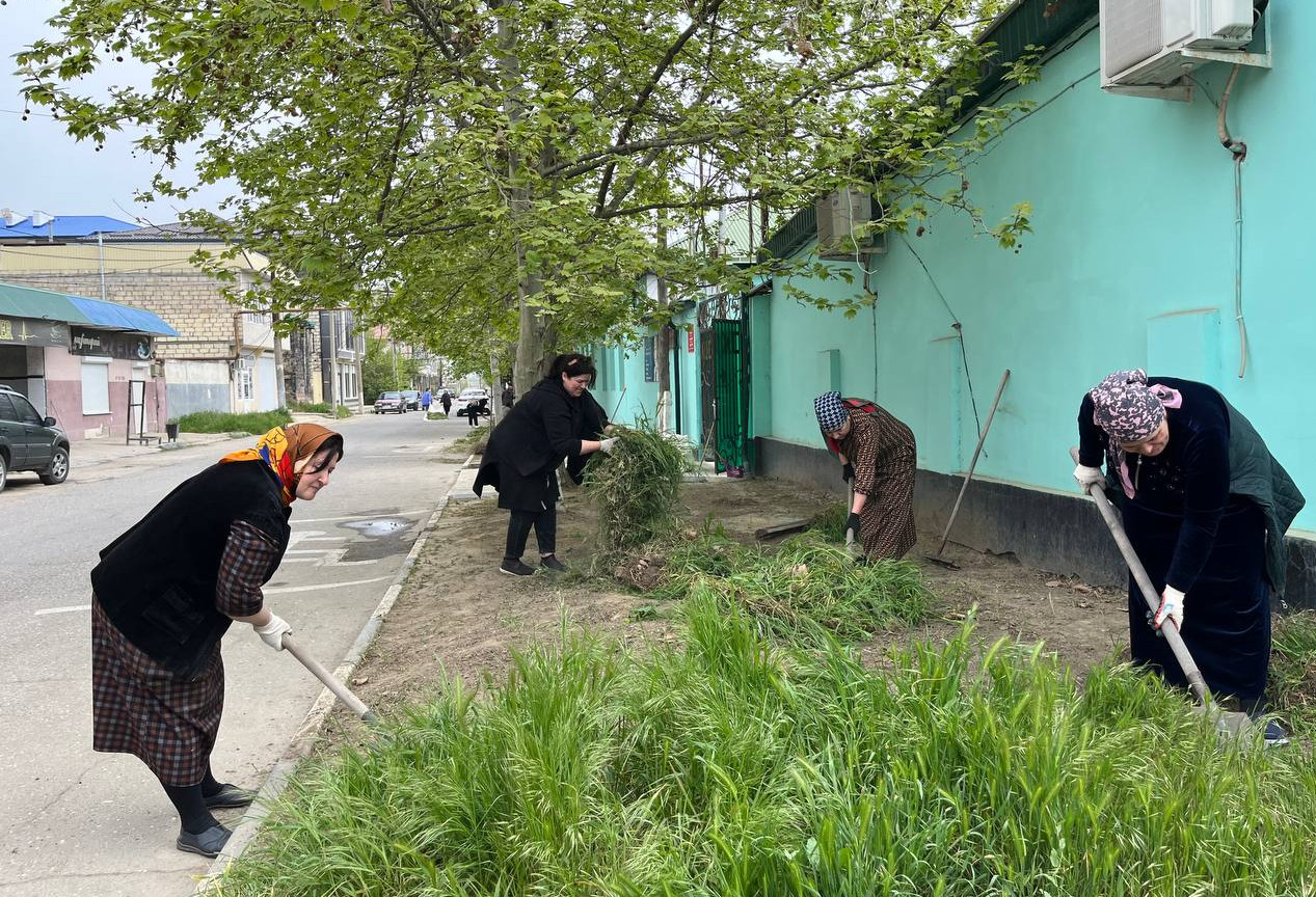 Сегодня, 29 апреля 2023 года коллектив ГБУ РД КЦСОС и ГНТЖС в МО «Дагестанские Огни» принял активное участие в общереспубликанском субботнике.