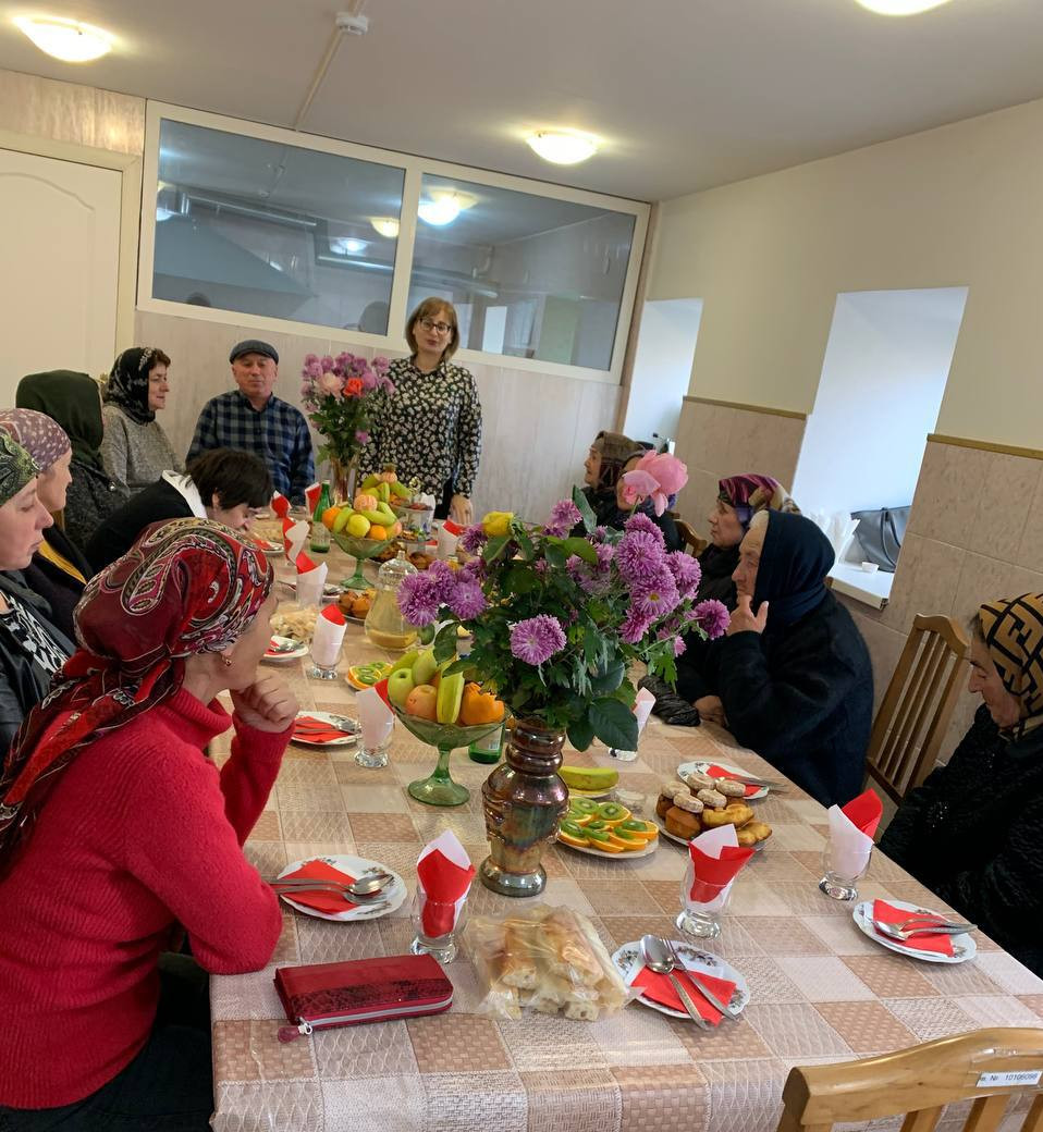 Заведующая ОДП Мурсалова Ф.Д. со специалистами отделения организовала и провела праздничное мероприятие, посвящённое Дню Матери....